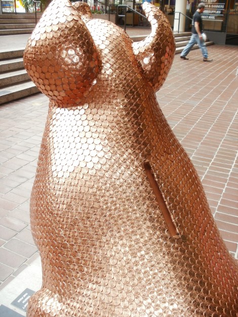 Piggy-bank-pig-statue-Cincinnati-Big-Pig-Gig