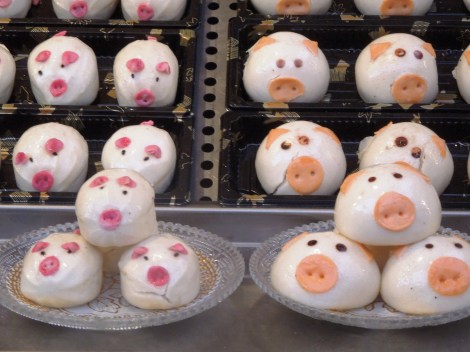 Food stalls at Wangfujing Snack Street-where-to-eat-beijing-china-street-food-dim-sum-cute