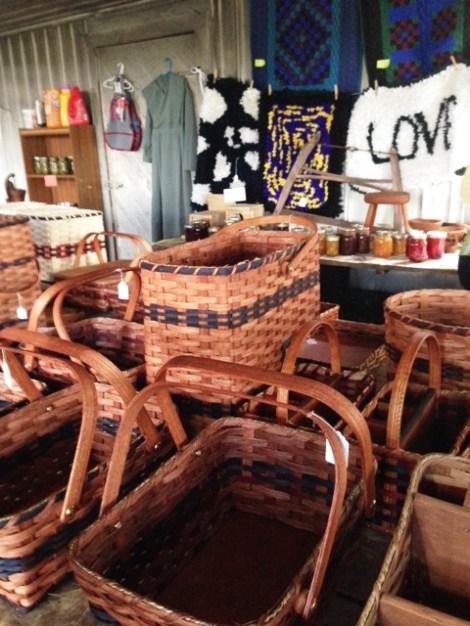Amish-baskets-for-sale-made-by-Mary-and-her-children