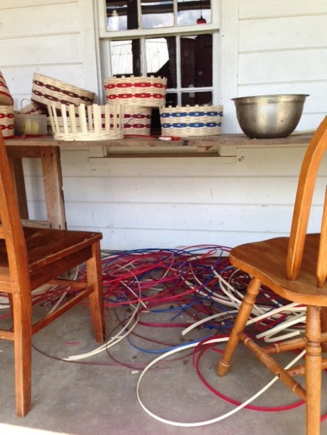 Amish-basket-weaving-in-Homes-County-Ohio