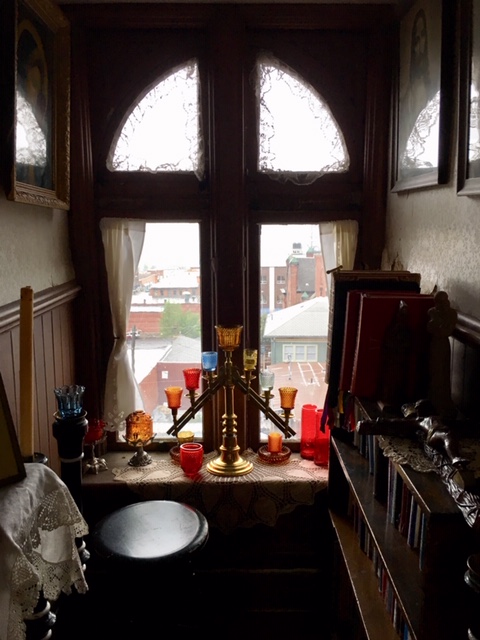 Church-Catholic-robes-Bibles-Copper-King-Mansion-Butte