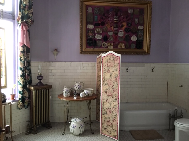 Master suite bath at Copper King Mansion