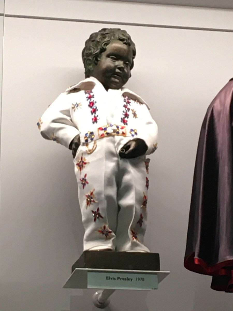 Manneken Pis as Elvis Presley