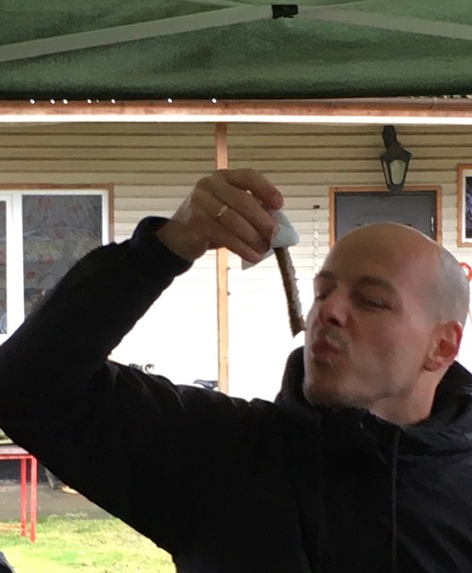 Eating-lamprey-eels-tail-first