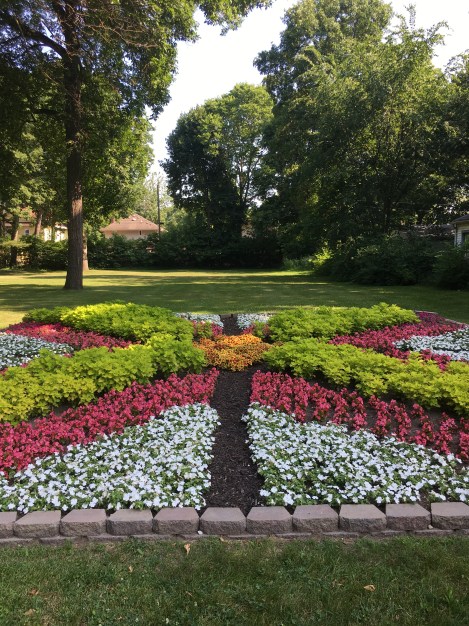 Ruthmere Mansion quilt garden